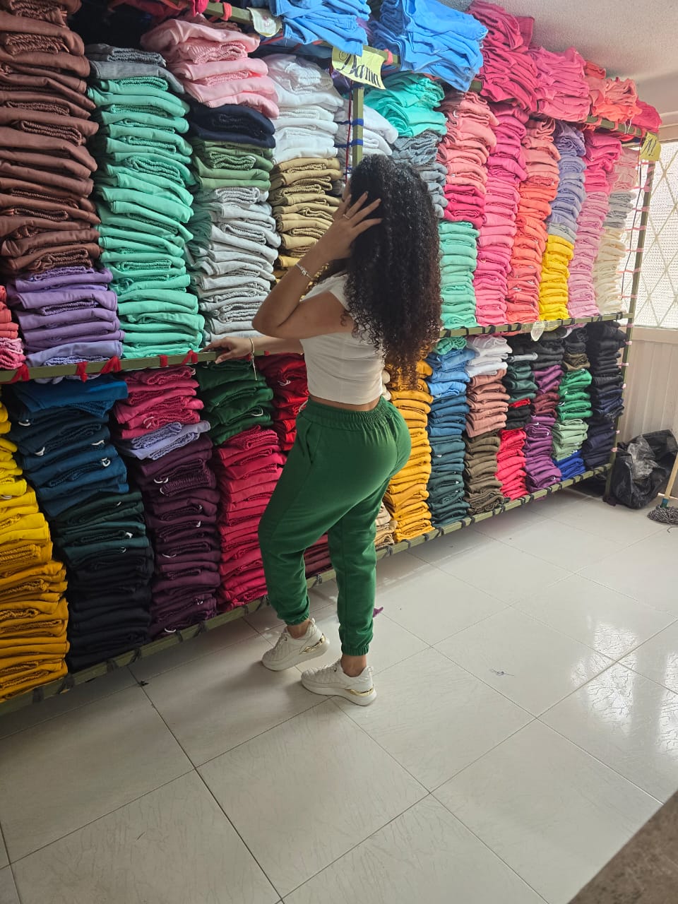 SUDADERAS Y JOGGER -BRIENER