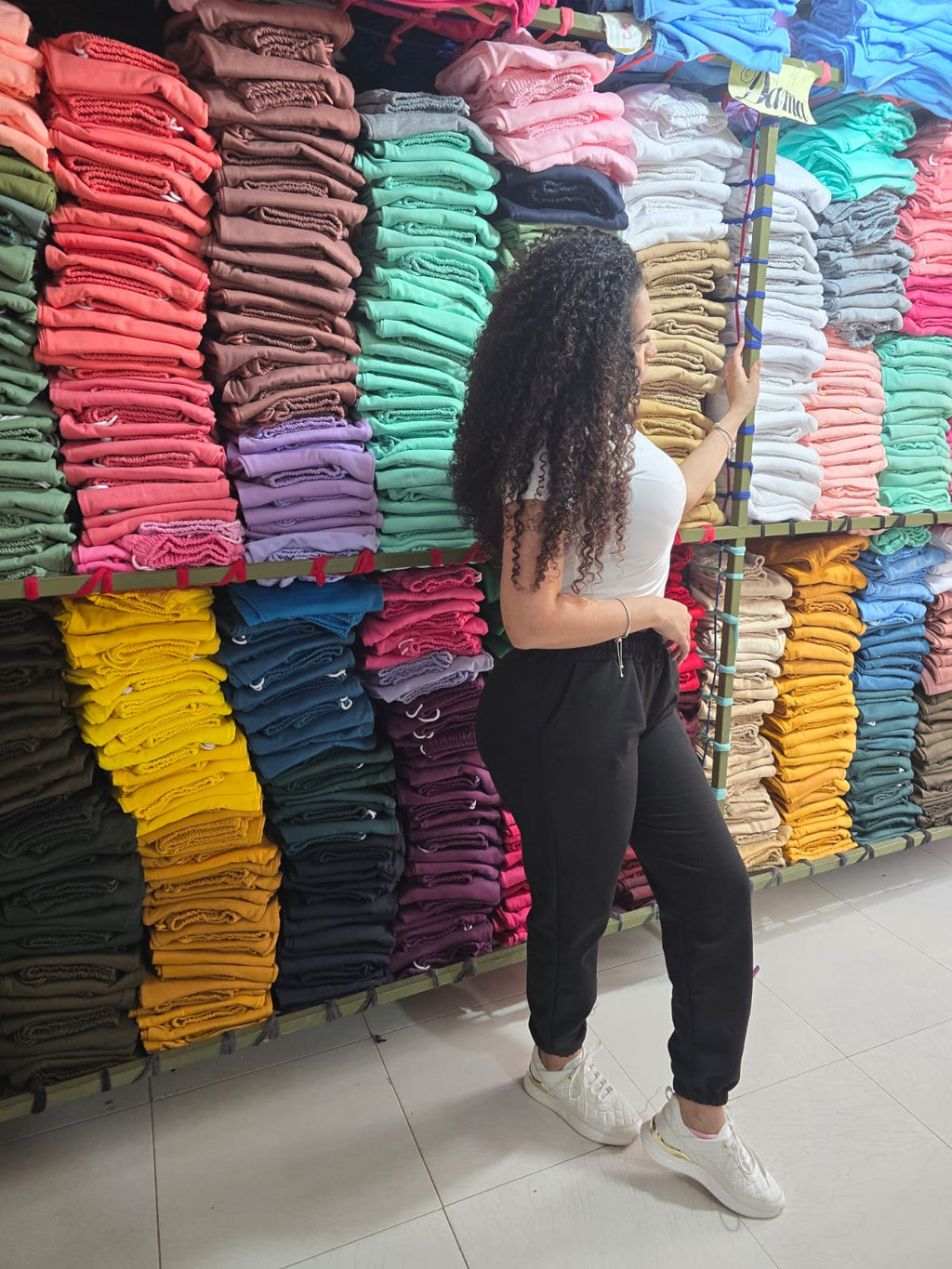 SUDADERAS Y JOGGER -BRIENER